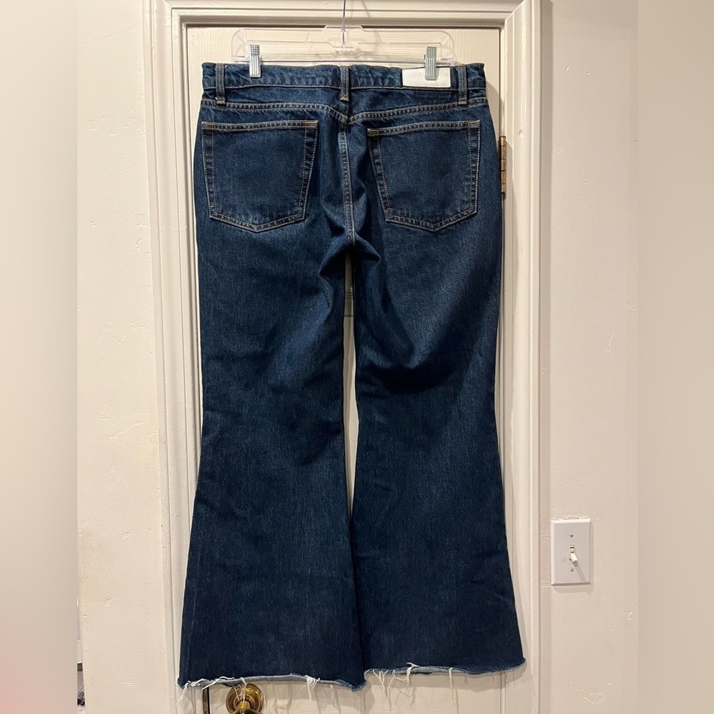 Re\Done- 70s Bell Bottom Heritage Wash Denim Jeans in Size 30. - Picture 3 of 8